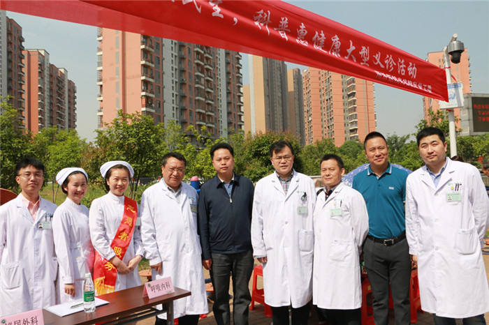 同济医院光谷院区党员专家义诊进社区 同济新闻 新闻公告 华中科技大学同济医学院附属同济医院